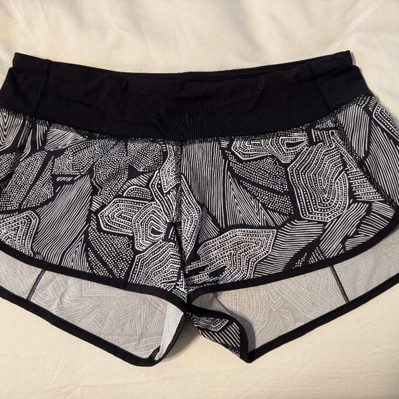 Lululemon Speed Up Low-Rise Short 2.5” - Picture 1 of 4